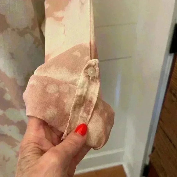 Sundry long, tail, button-down women’s shirt in new like condition Size 1 fits L - Picture 5 of 8